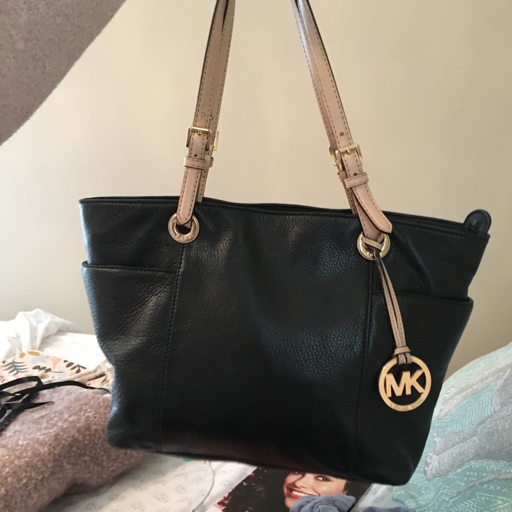 Jet Set Large Top-Zip Leather Tote